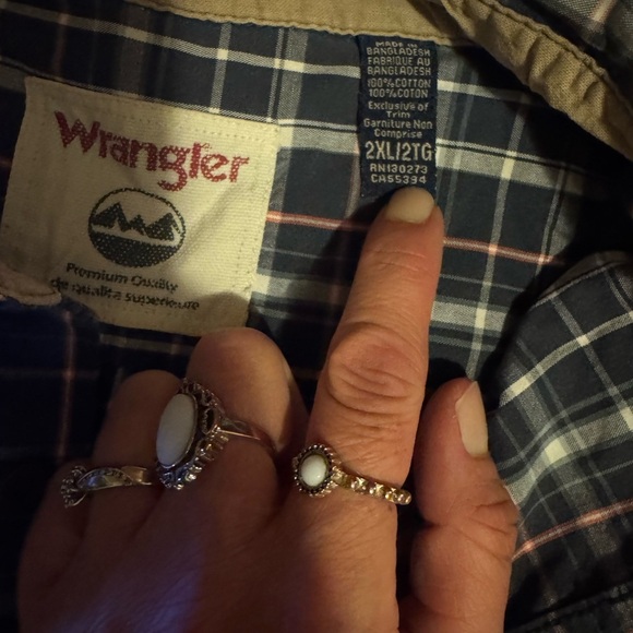 Wrangler Navy and White Plaid Casual Shirt - Picture 2 of 5
